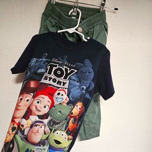 [PREOWNED]  [Bundle of Two] Gap Kids Boys Cargo pants, & Disney Boys Graffic T.